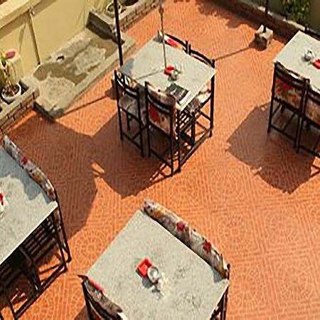 Hotel Half Moon Pokhara Extérieur photo