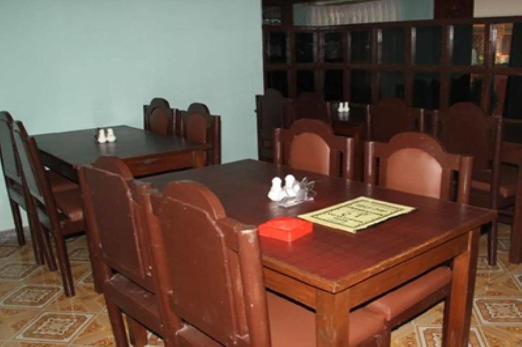 Hotel Half Moon Pokhara Extérieur photo
